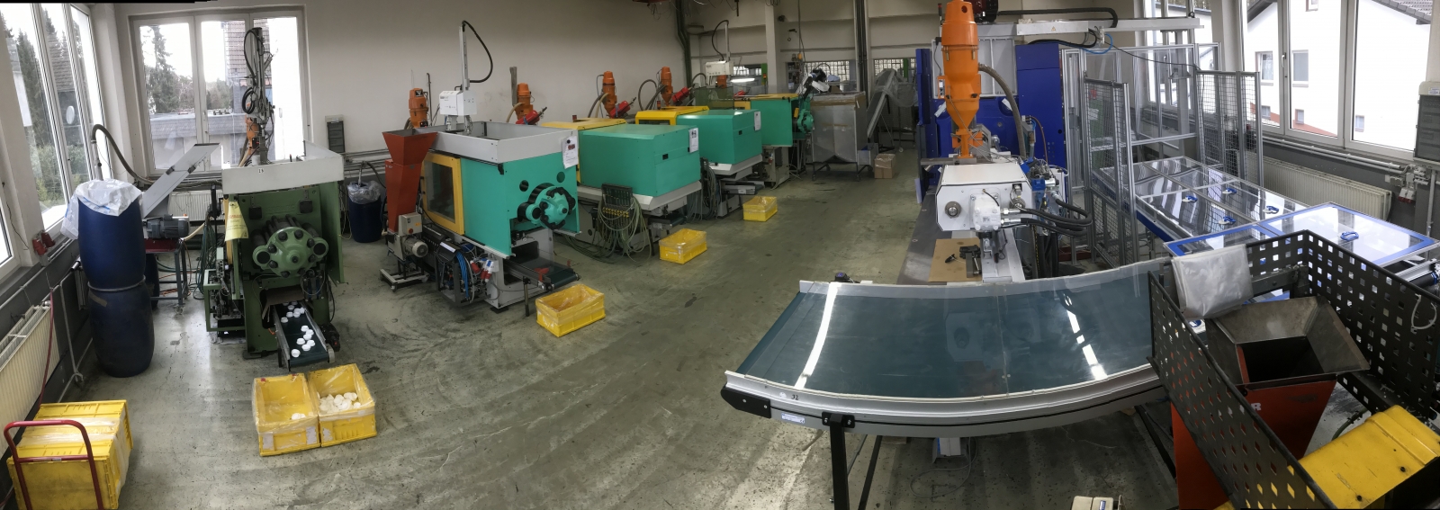 overview of injection molding room 2